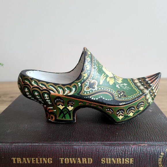 Dutch wooden hand painted shoe figurine with floral design. - Picture 3 of 7